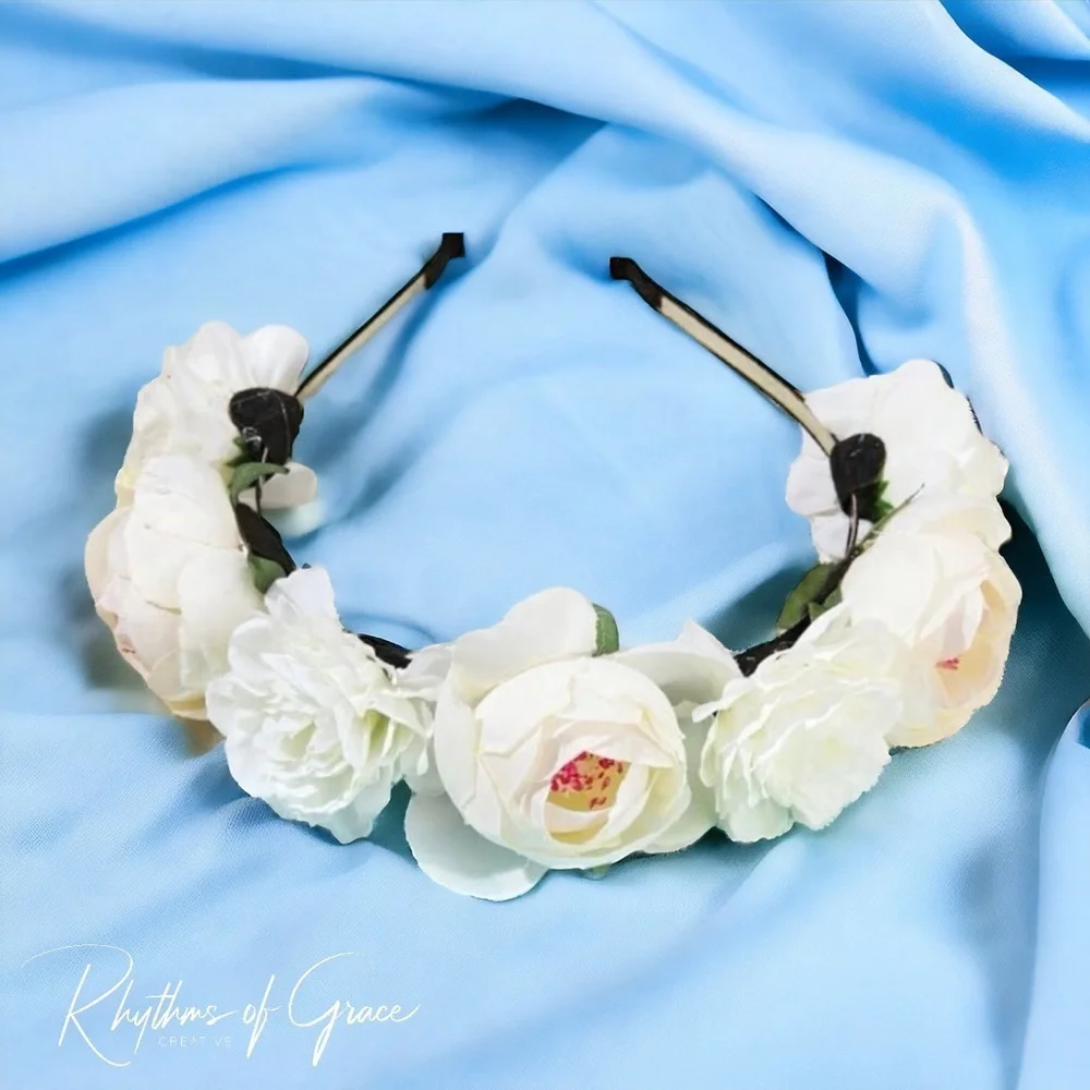 Blooming Beauty: White Flower Headband for the Perfect Boho Chic Look! NWOT